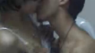 A boceta da vovó senta em seu jovem pau duro e o cavalga vídeo pornô de mulher galega