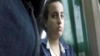 Uma jovem adolescente está sentindo uma língua vídeo de mulher pelada pornô dentro de sua boceta molhada, entrando
