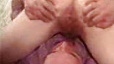 Buceta curvilínea preenchida pelo pau do vovô em vídeo de pornô de mulher dos peitão sua sala de estar