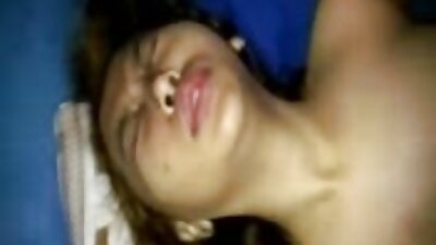 Ruiva vídeo de pornô mulher morena abre a buceta peluda para enfiar um pau bem fundo