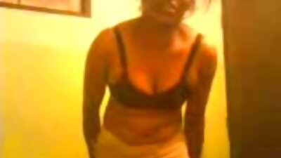 A vídeo pornô mulher dando o cu querida loira esquisita chupa um pau e é atingida pelo homem
