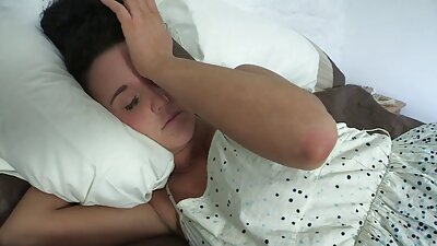 Chick dando vídeo pornô de mulher tirando a roupa buceta para amante apaixonado que fica com força