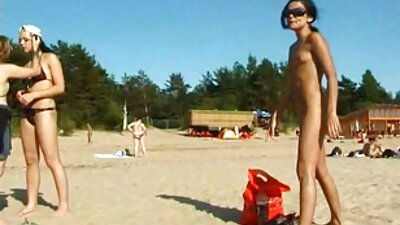 Cadela oriental sedutora demonstra corpo e ser vídeo pornô mulher da bunda carnal