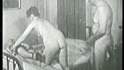 Ginebra Bellucci vídeo pornô com mulher loira adora ser fodida no carro sem teto