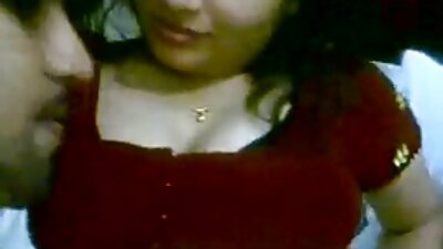 Menina com assistir vídeo pornô mulher guirlanda floral perde virgindade no Dia dos Namorados